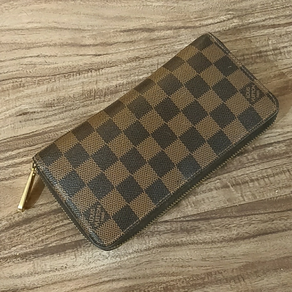 Louis Vuitton Zippy Wallet